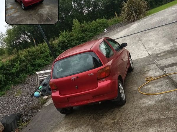 Toyota Yaris Hatchback, Petrol, 2002, Red