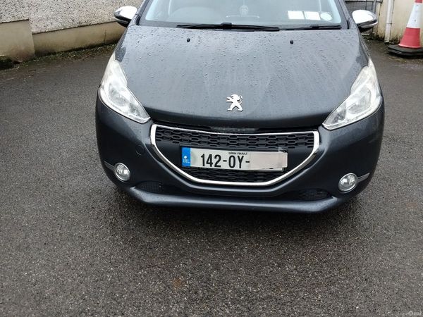 Peugeot 208 Hatchback, Petrol, 2014, Grey
