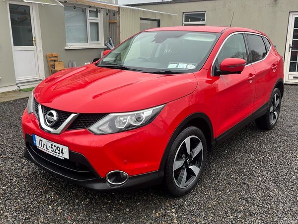 Nissan Qashqai SUV, Diesel, 2017, Red