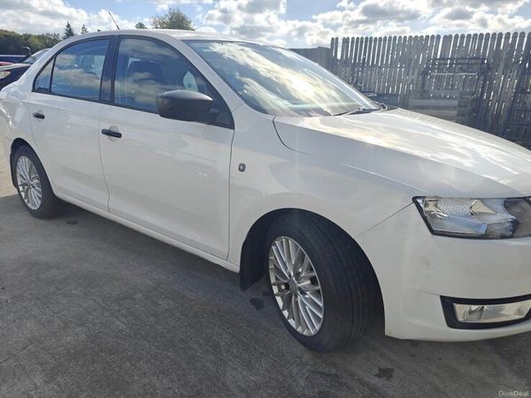 Skoda Rapid Saloon, Diesel, 2013, White