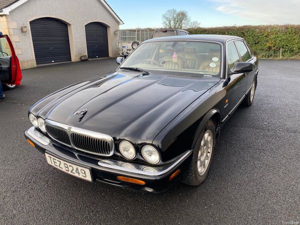 Jaguar XJ Saloon, Petrol, 2000, Black