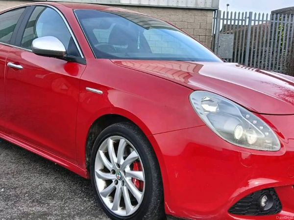 Alfa Romeo Giulietta Hatchback, Petrol, 2013, Red
