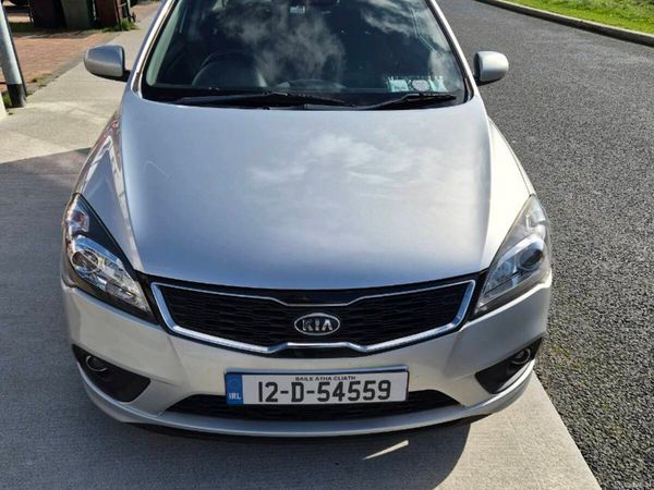 Kia Ceed Hatchback, Diesel, 2012, Silver