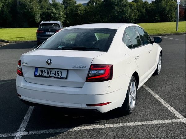 Skoda Octavia Saloon, Diesel, 2019, White