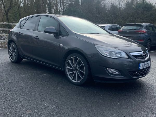 Opel Astra Hatchback, Diesel, 2011, Grey