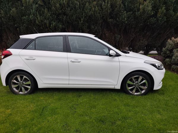 Hyundai i20 Hatchback, Petrol, 2015, White