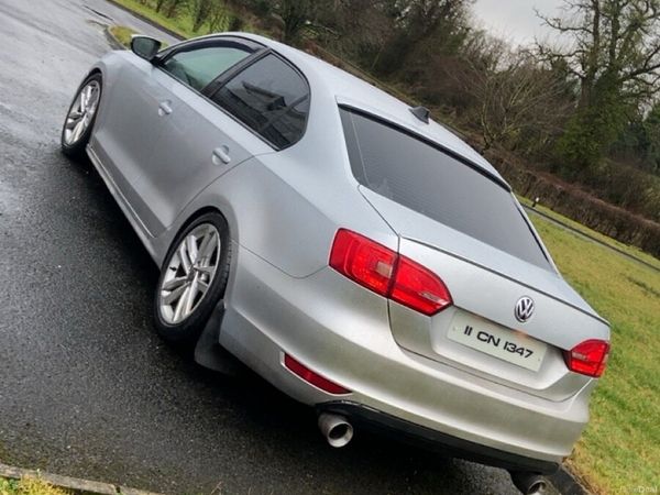 Volkswagen Jetta Saloon, Diesel, 2011, Silver