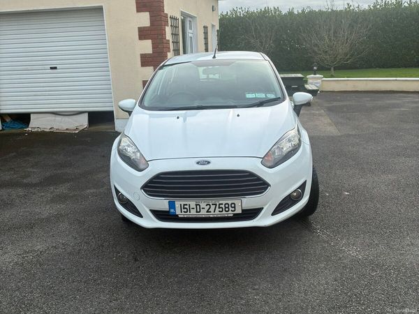 Ford Fiesta Hatchback, Petrol, 2015, White