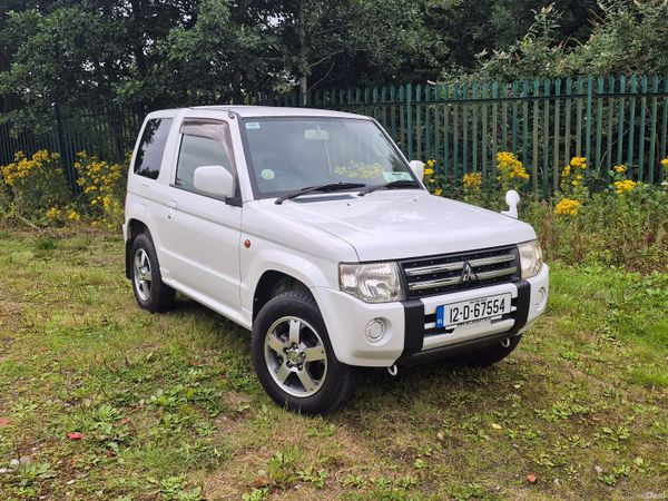 Mitsubishi Pajero SUV, Petrol, 2012, White