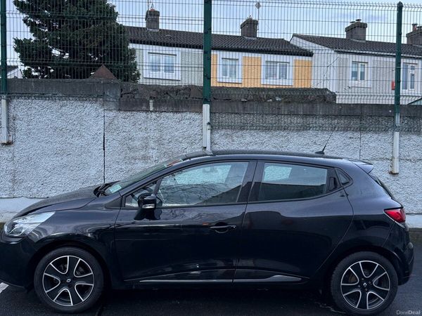 Renault Clio Hatchback, Petrol, 2015, Black