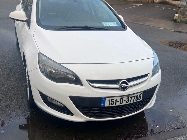 Opel Astra Hatchback, Diesel, 2015, White