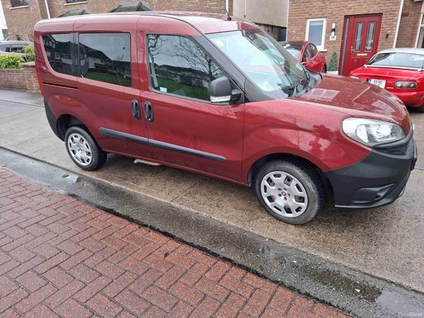 Fiat Doblo MPV, Petrol, 2018, Red