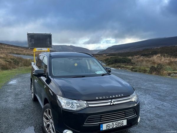 Mitsubishi Outlander SUV, Petrol Plug-in Hybrid, 2015, Black