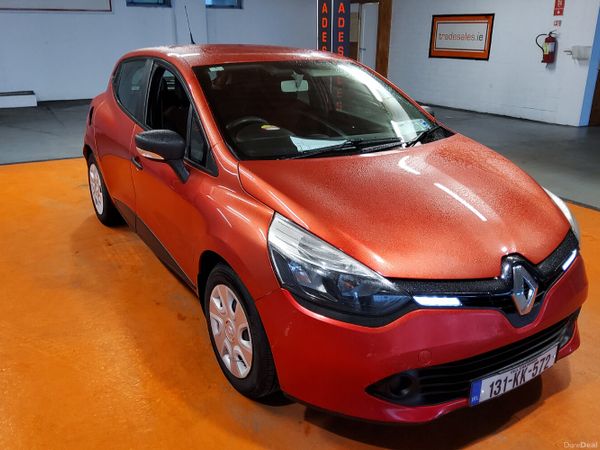 Renault Clio Hatchback, Petrol, 2013, Red