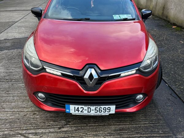 Renault Clio Hatchback, Petrol, 2014, Red