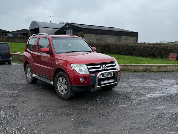 Mitsubishi Pajero SUV, Diesel, 2009, Red