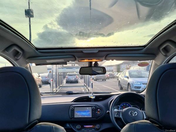 Toyota Yaris Hatchback, Petrol Hybrid, 2014, White