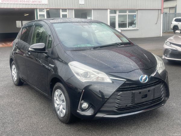 Toyota Yaris Hatchback, Petrol Hybrid, 2017, Black