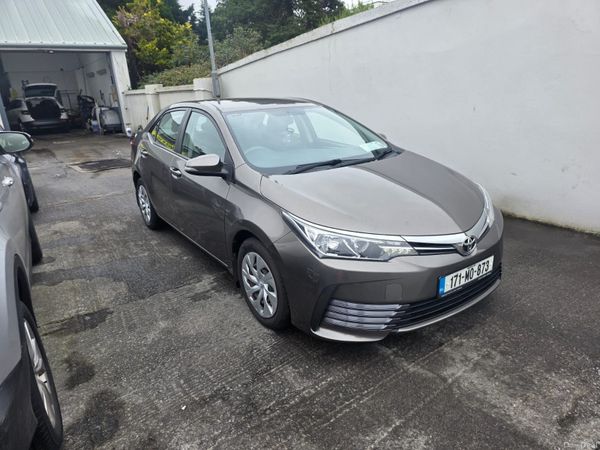 Toyota Corolla Saloon, Diesel, 2017, Grey