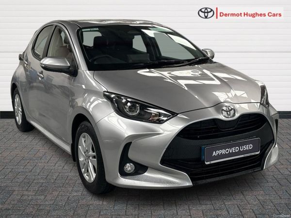 Toyota Yaris Hatchback, Petrol Hybrid, 2025, Silver
