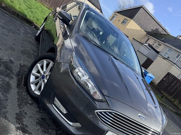 Ford Focus Hatchback, Diesel, 2015, Grey