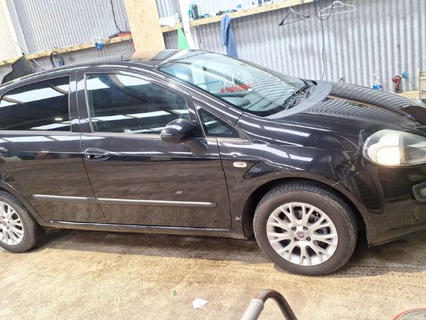 Fiat Punto Hatchback, Petrol, 2011, Black