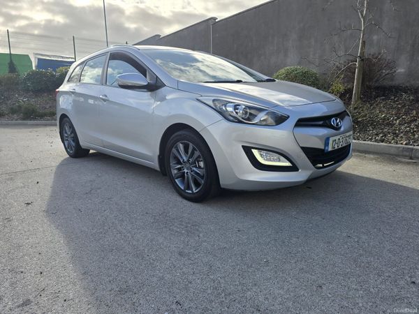 Hyundai i30 Estate/Jeep, Diesel, 2012, Silver