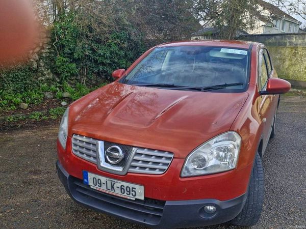 Nissan Qashqai Hatchback, Diesel, 2009, Red