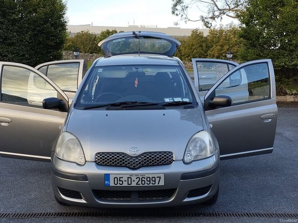Toyota Yaris Hatchback, Petrol, 2005, Grey