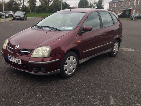 Nissan Almera Tino MPV, Petrol, 2005, Red