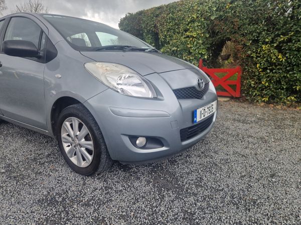 Toyota Yaris Hatchback, Petrol, 2011, Silver