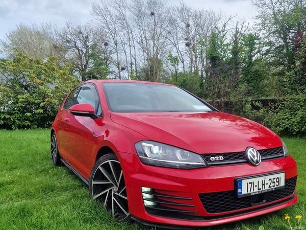 Volkswagen Golf Hatchback, Diesel, 2017, Red