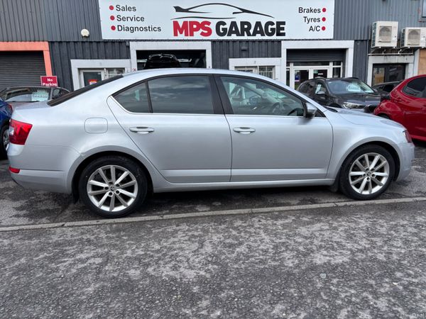 Skoda Octavia Saloon, Diesel, 2015, Silver
