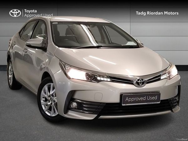 Toyota Corolla Saloon, Diesel, 2017, Silver