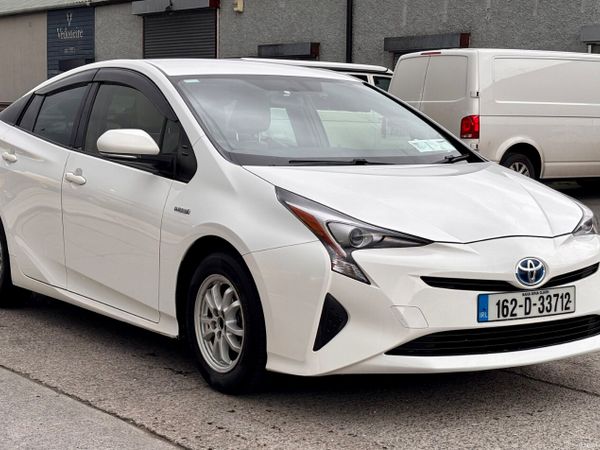 Toyota Prius Hatchback, Petrol Hybrid, 2016, White