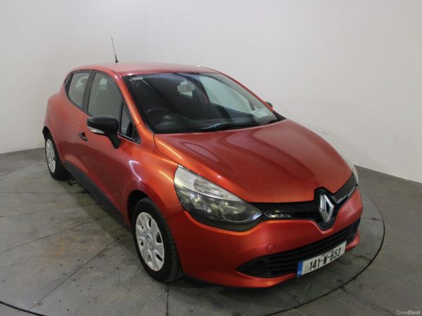 Renault Clio Hatchback, Petrol, 2014, Red
