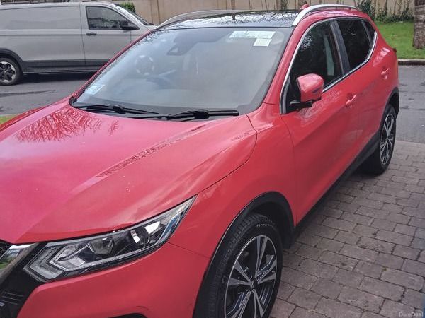 Nissan Qashqai Hatchback, Diesel, 2019, Red