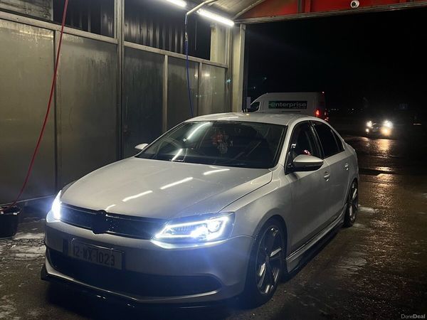 Volkswagen Jetta Saloon, Diesel, 2012, Silver