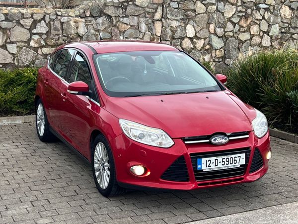 Ford Focus Hatchback, Petrol, 2012, Red