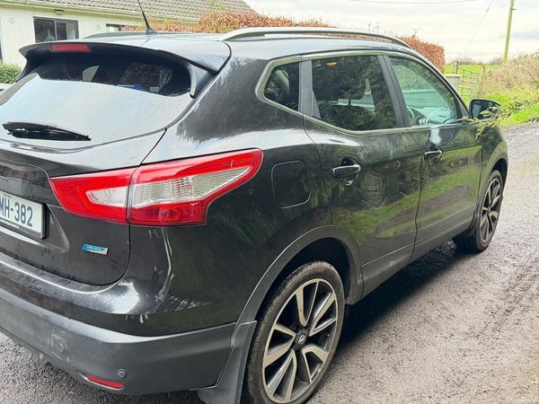 Nissan Qashqai Hatchback, Diesel, 2015, Black
