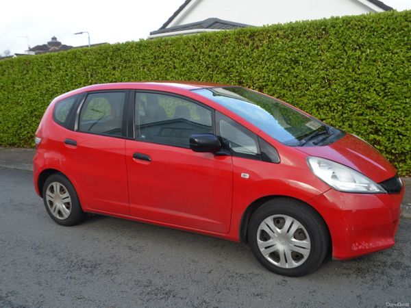 Honda Jazz Hatchback, Petrol, 2011, Red