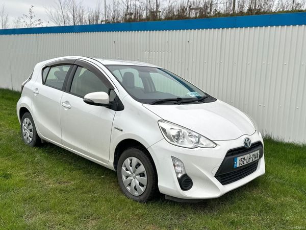 Toyota Aqua Hatchback, Petrol Hybrid, 2015, White
