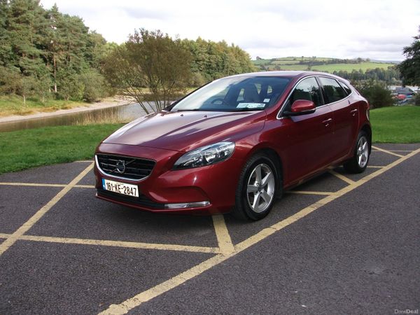 Volvo V40 Hatchback, Diesel, 2016, Red