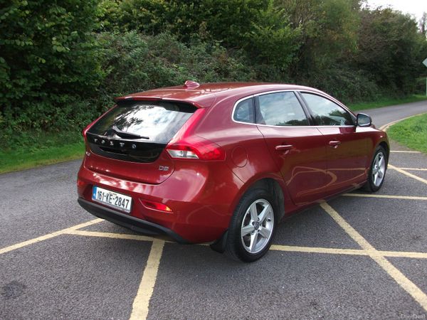 Volvo V40 Hatchback, Diesel, 2016, Red