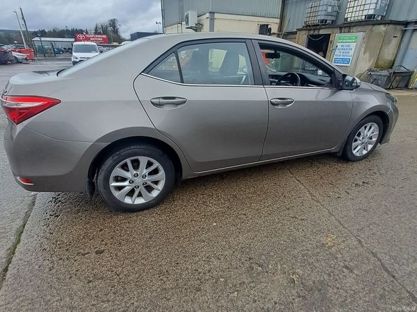 Toyota Corolla Saloon, Diesel, 2015, Bronze