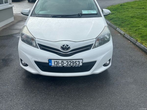 Toyota Yaris Hatchback, Petrol, 2013, White