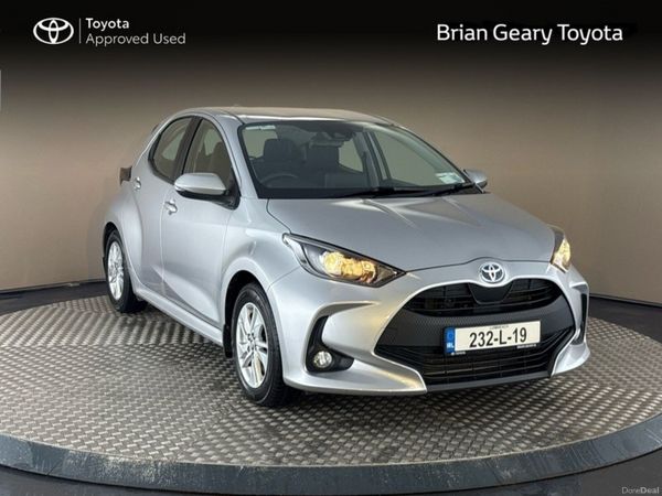 Toyota Yaris Hatchback, Petrol Hybrid, 2023, Silver