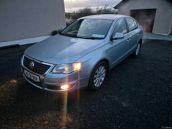 Volkswagen Passat Saloon, Petrol, 2009, Blue