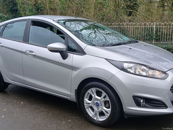 Ford Fiesta Hatchback, Petrol, 2015, Silver