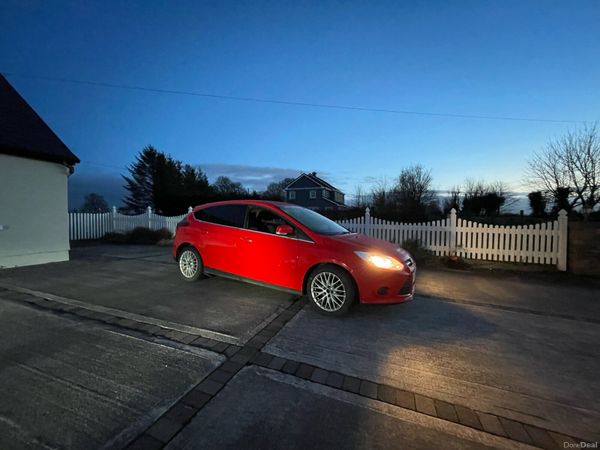 Ford Focus Hatchback, Diesel, 2014, Red